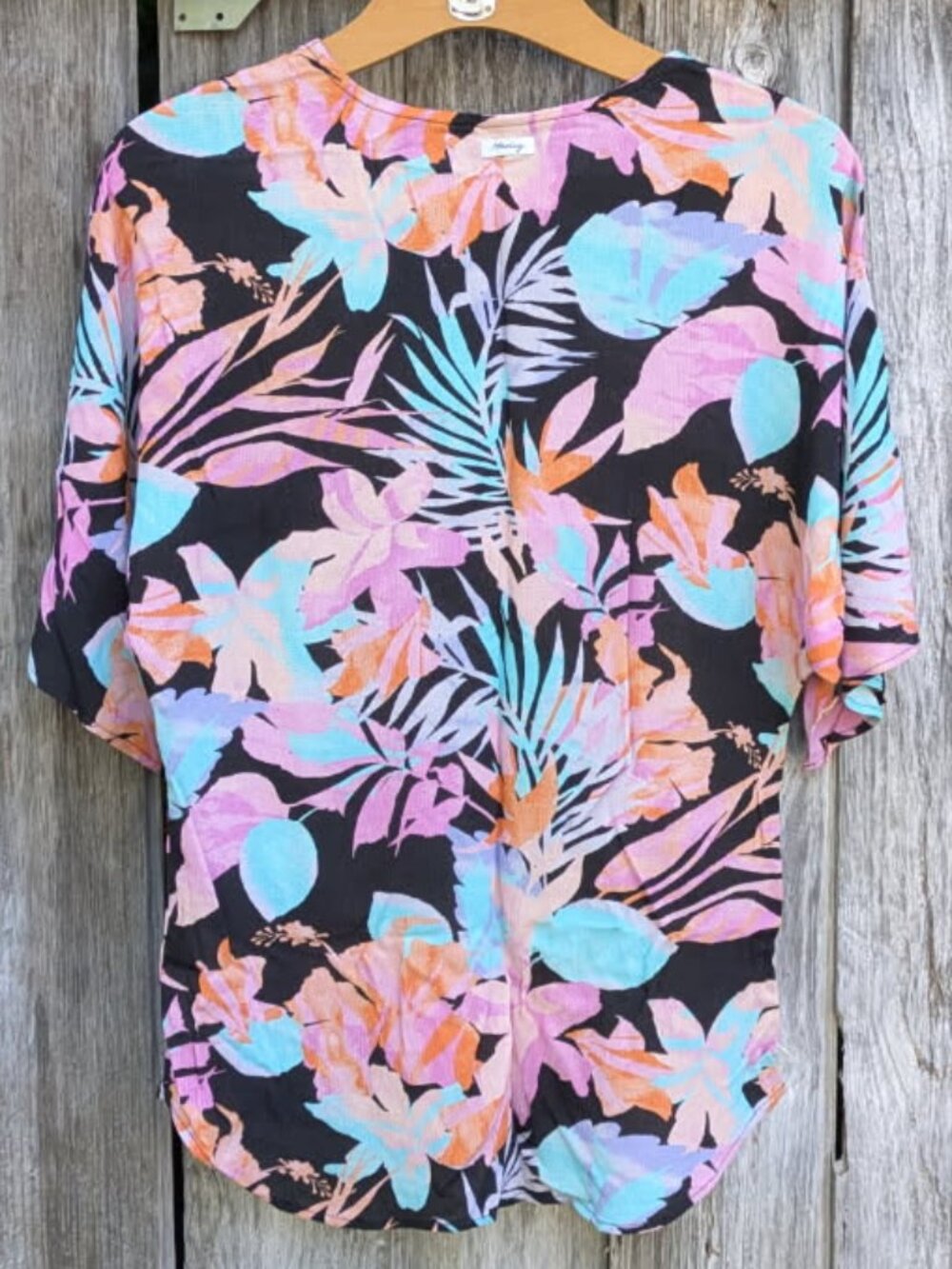Hurley Tropical Crepe Top NWOT - Picture 2 of 5